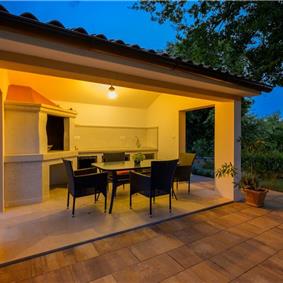 4 bedroom villa bedroom with pool, Svetvinčenat, Istria, sleeps 8